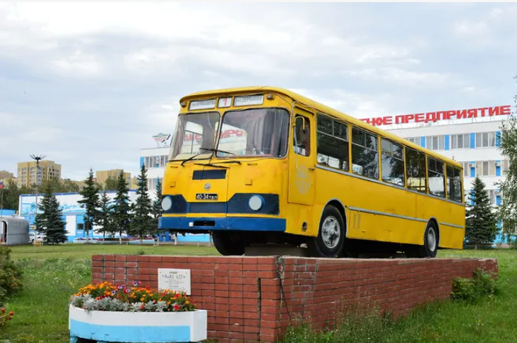 ЛиАЗ-677: история всеми любимого советского автобуса